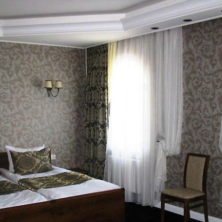 Kera Hotel Nesterenki Zewnętrze zdjęcie