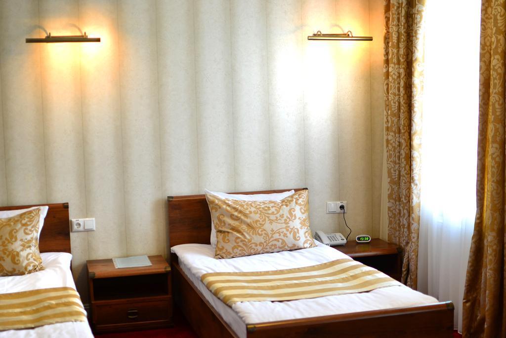 Kera Hotel Nesterenki Zewnętrze zdjęcie