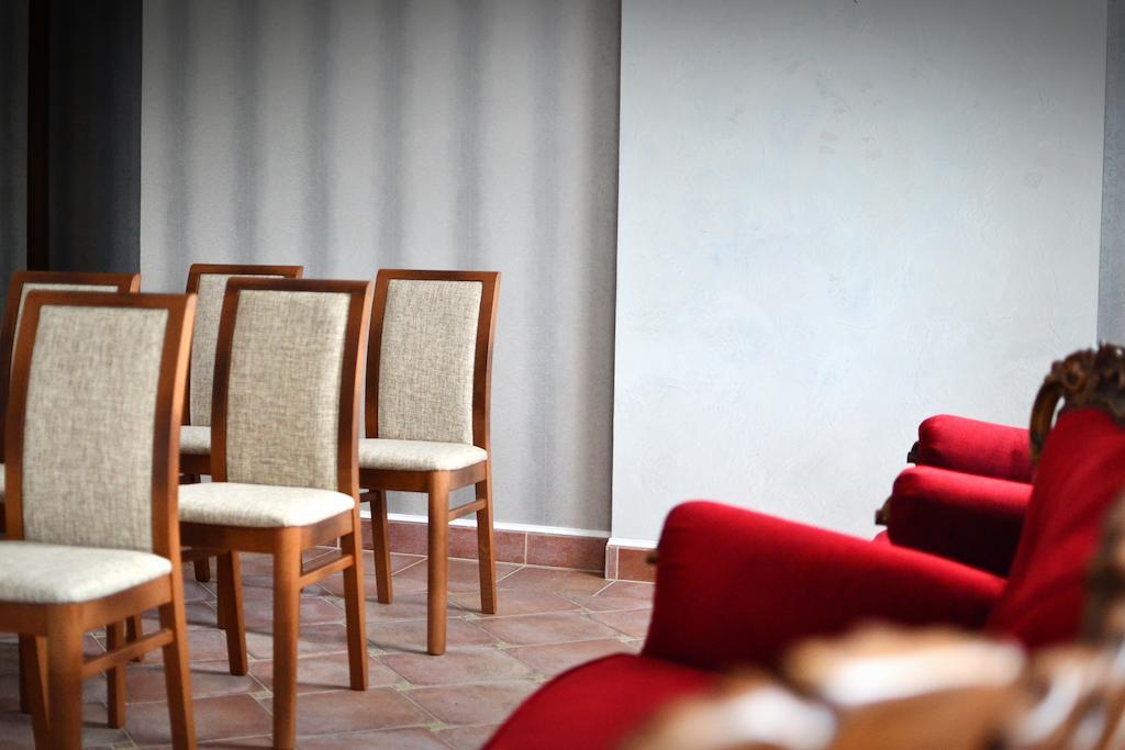 Kera Hotel Nesterenki Zewnętrze zdjęcie