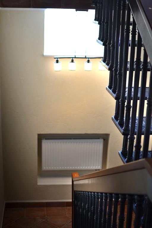 Kera Hotel Nesterenki Zewnętrze zdjęcie