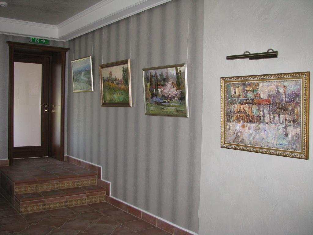 Kera Hotel Nesterenki Zewnętrze zdjęcie