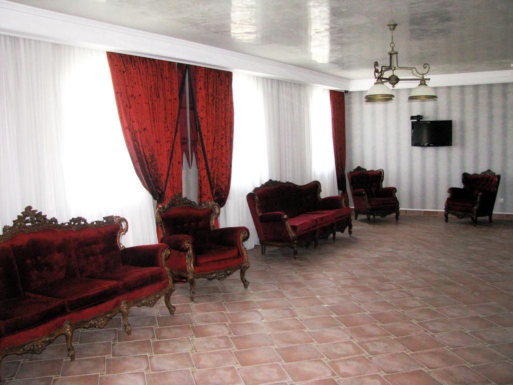 Kera Hotel Nesterenki Zewnętrze zdjęcie