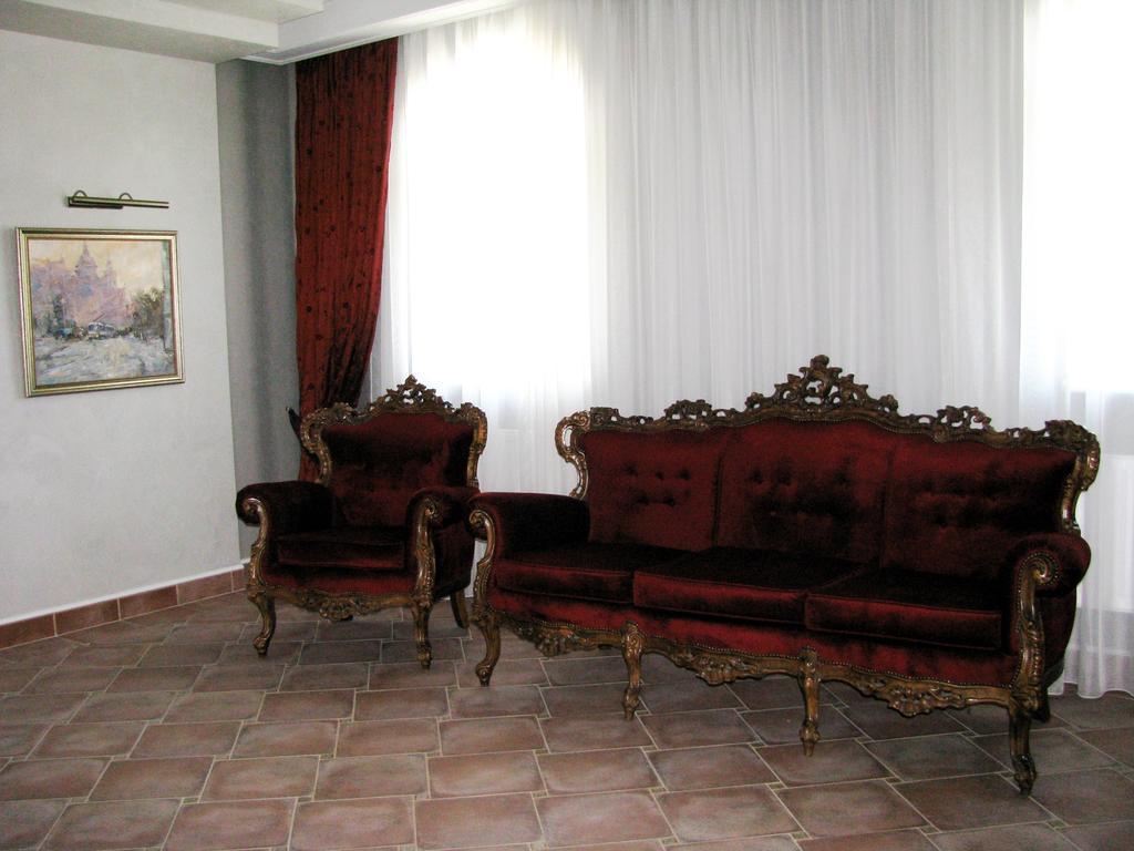 Kera Hotel Nesterenki Zewnętrze zdjęcie