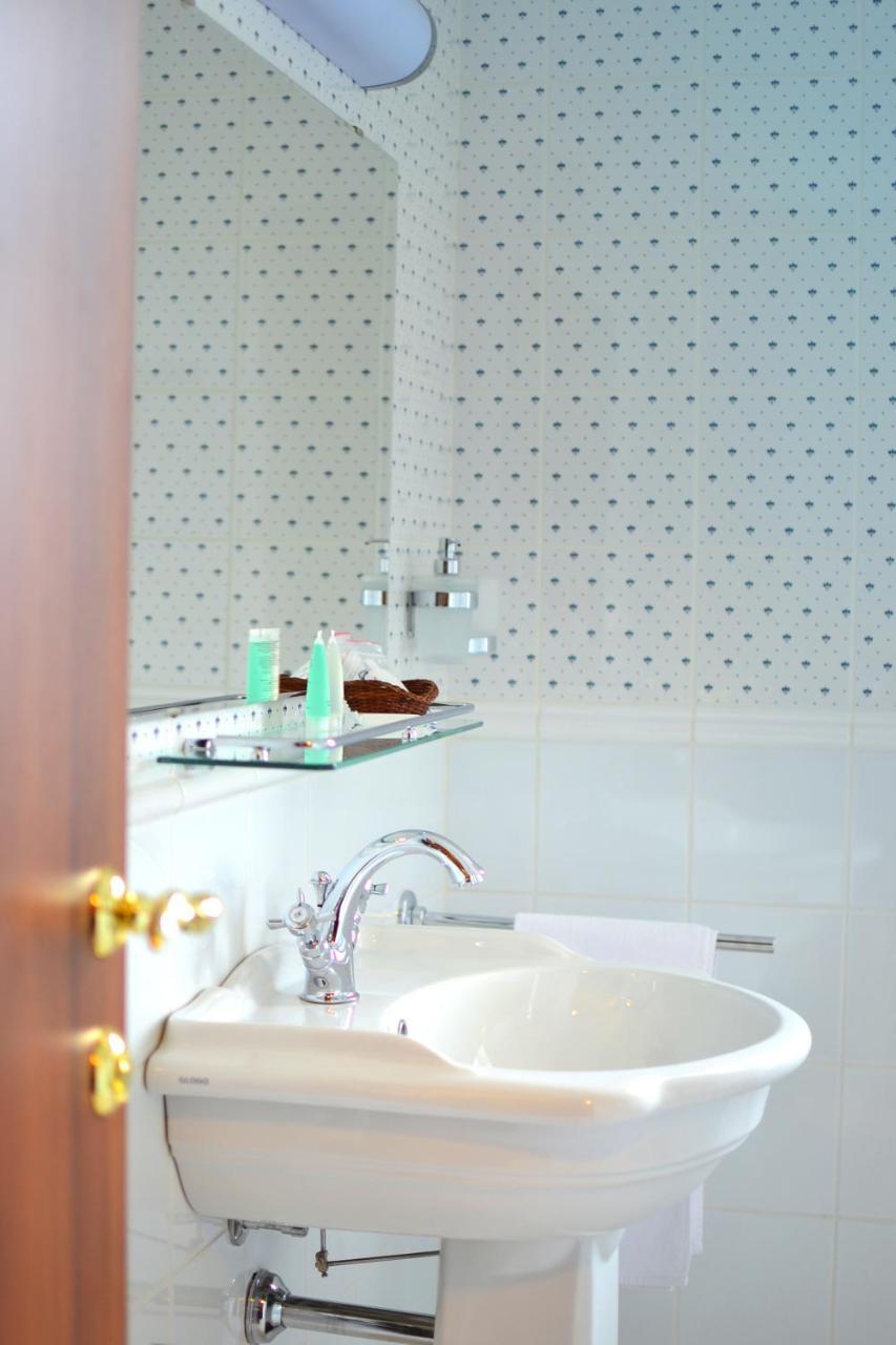 Kera Hotel Nesterenki Zewnętrze zdjęcie