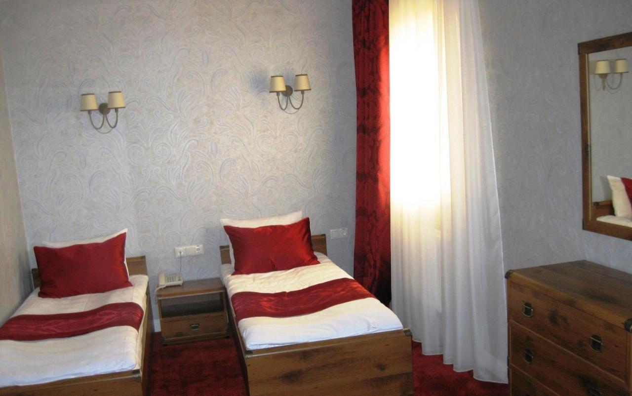 Kera Hotel Nesterenki Zewnętrze zdjęcie