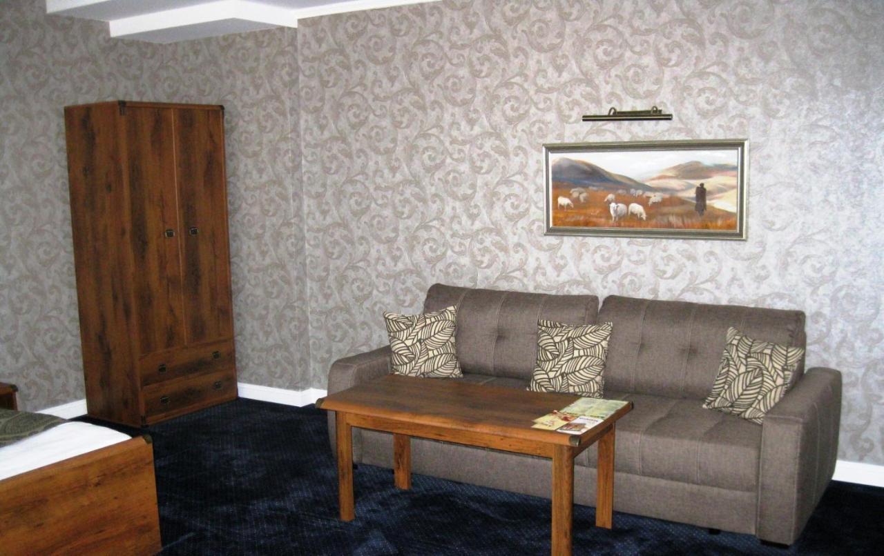 Kera Hotel Nesterenki Zewnętrze zdjęcie