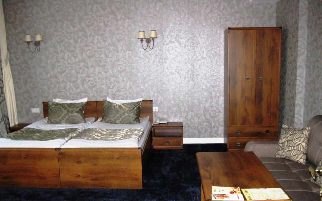 Kera Hotel Nesterenki Zewnętrze zdjęcie