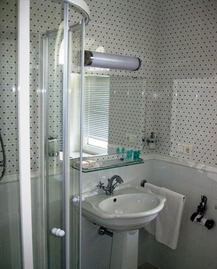 Kera Hotel Nesterenki Zewnętrze zdjęcie