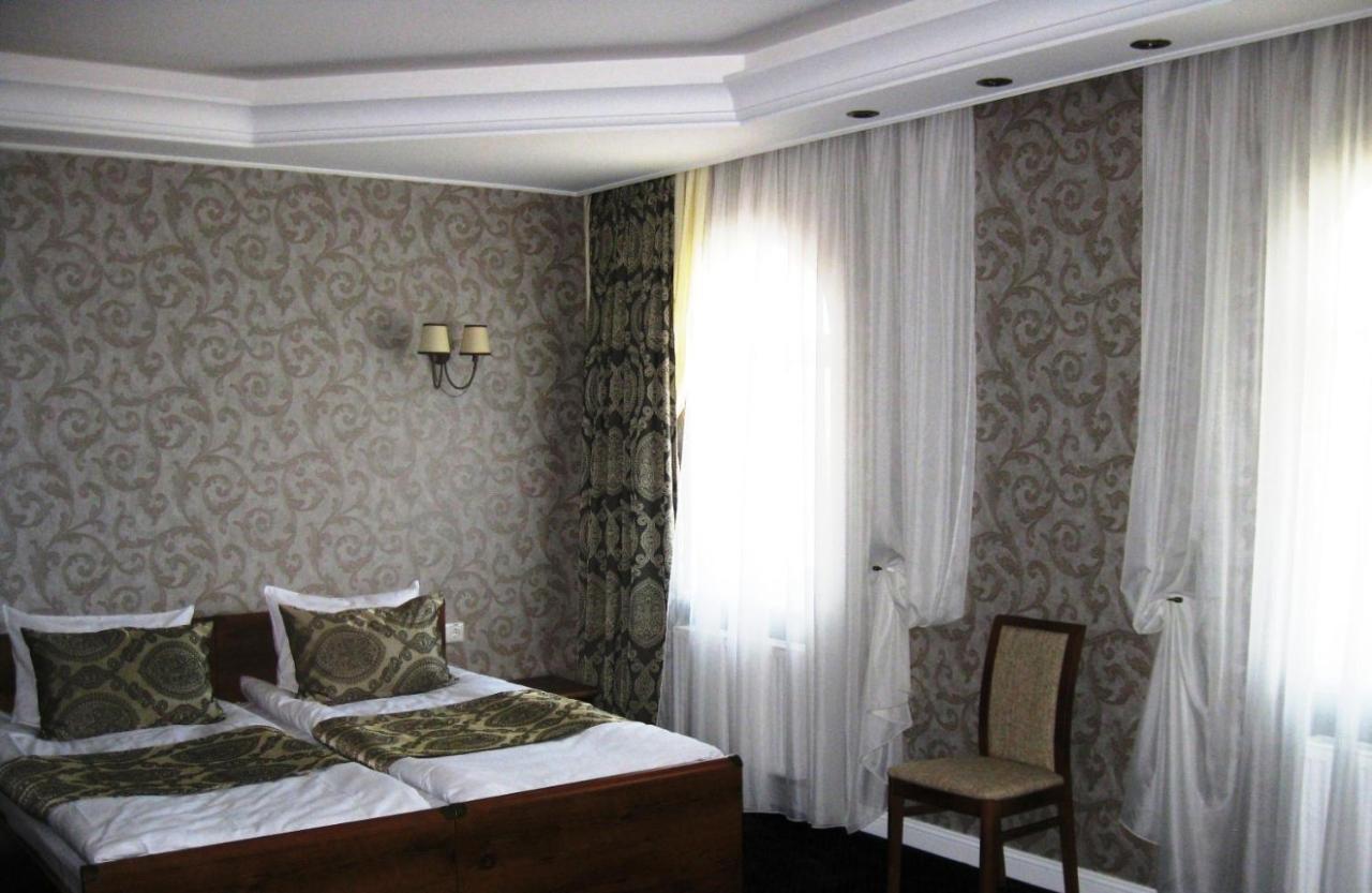 Kera Hotel Nesterenki Zewnętrze zdjęcie